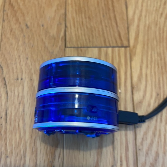 I home  little speaker with 2 outputs - Picture 3 of 3